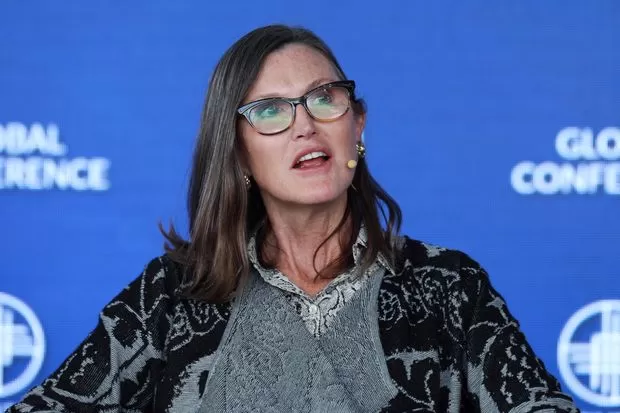 Cathie Wood’dan Binance Açıklaması: Ekim Çöküşü ile İlgili Netleşme