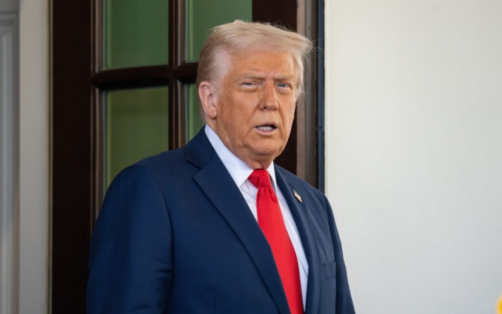 Trump ve Japonya’nın Etkisi: Bitcoin ve Altın Piyasaları Düşüşte