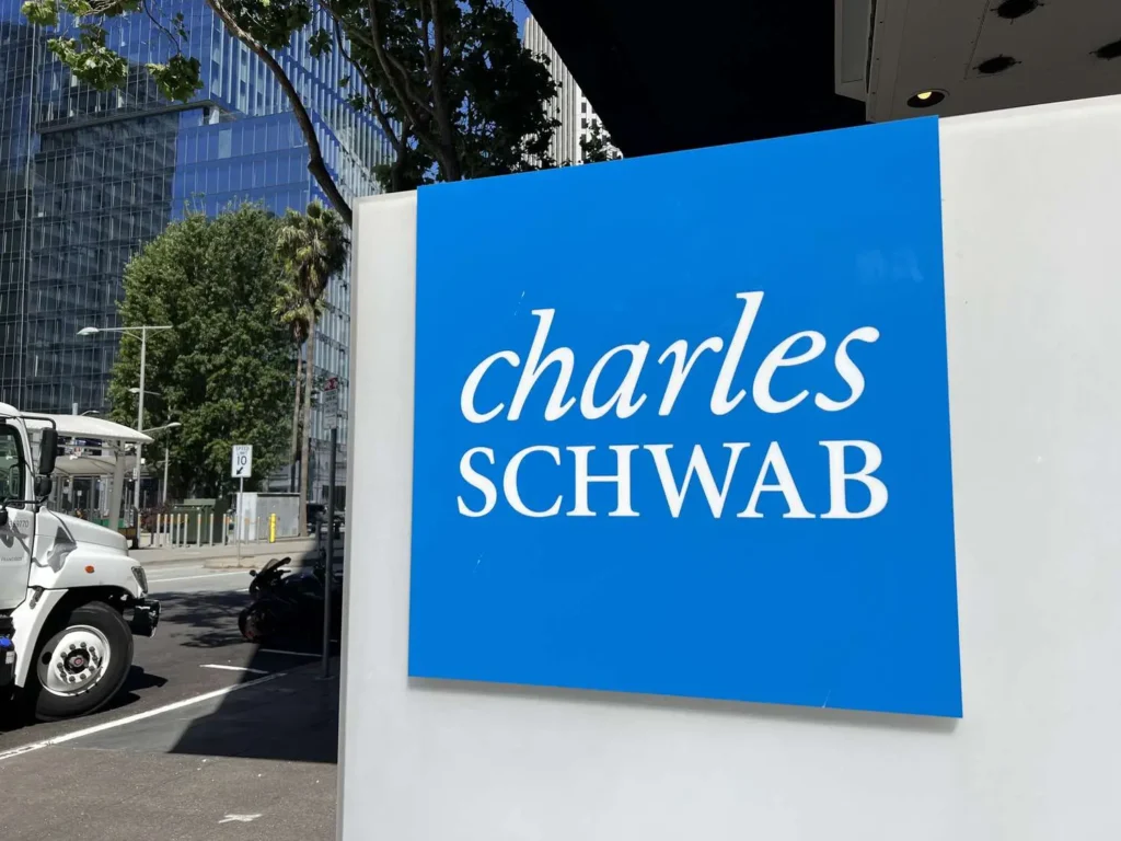 ABD’li Dev İsim Charles Schwab’dan Kripto Piyasasını Hareketlendirecek Hamle: Üç Altcoin İçin Daha Destek Ekleniyor!